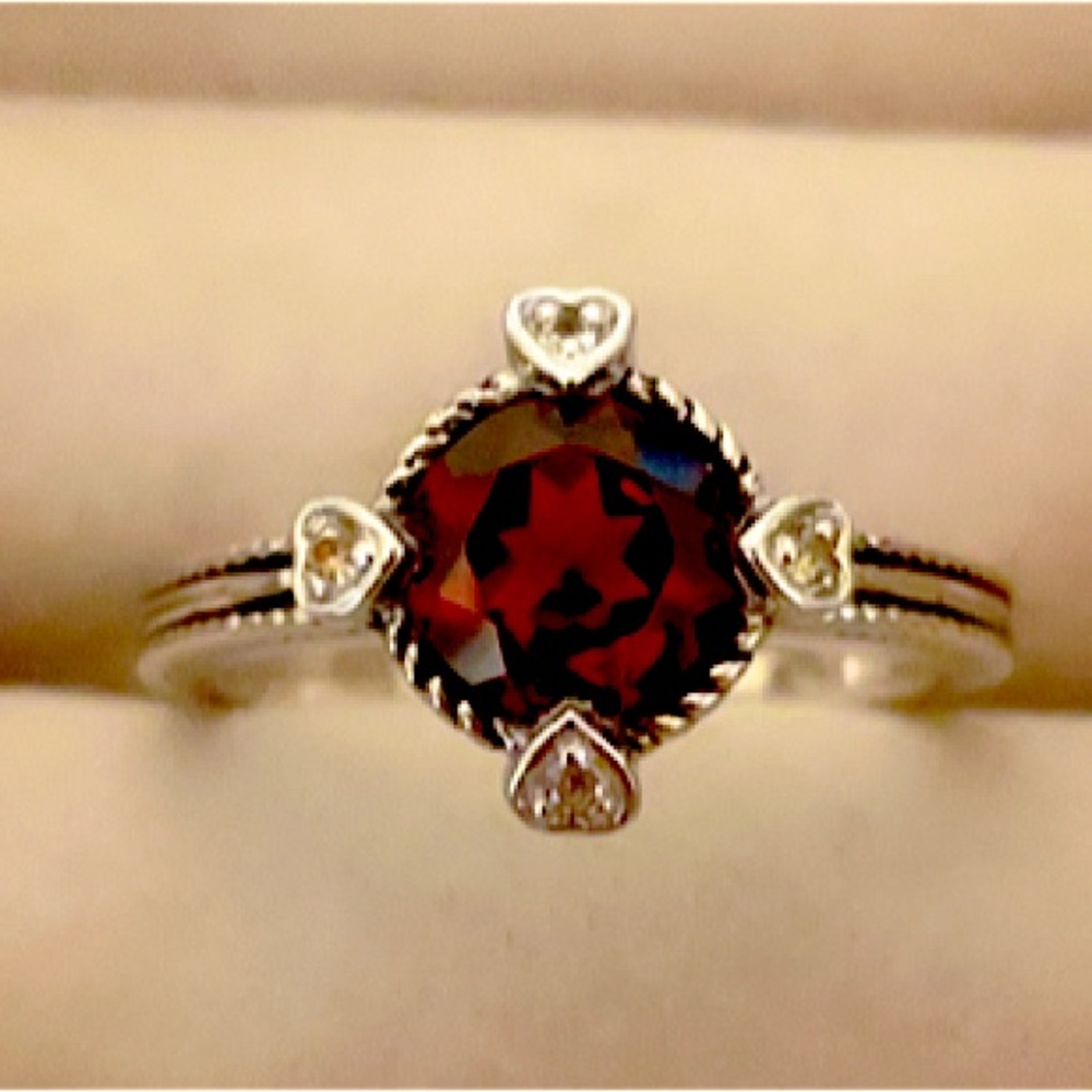 Genuine Garnet Hearts Rope Design Sterling Silver ring 7